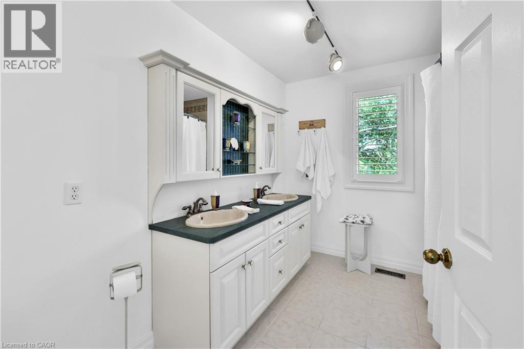 2360 8 Side Road - Image 32