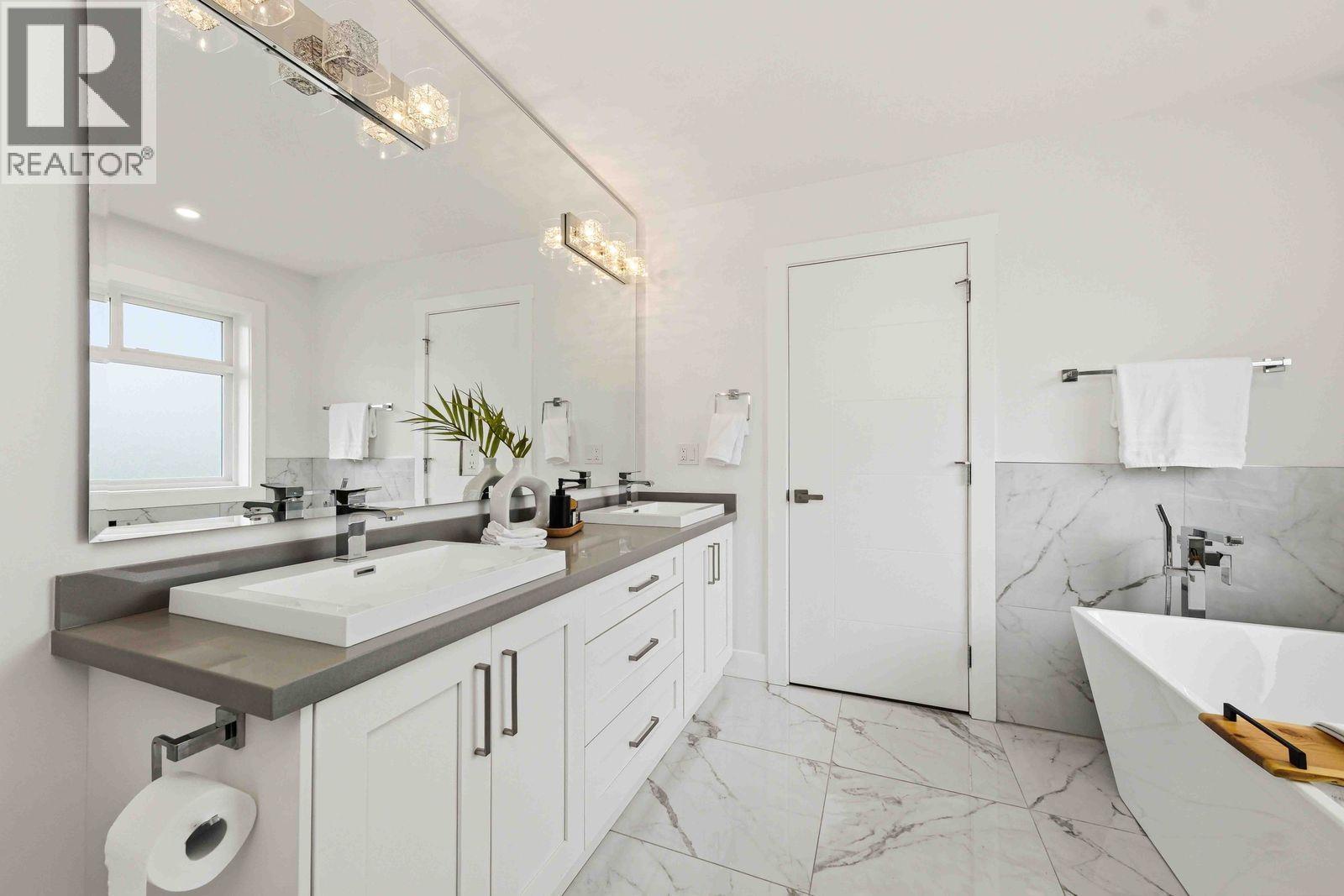 5061 44B AVENUE, Ladner