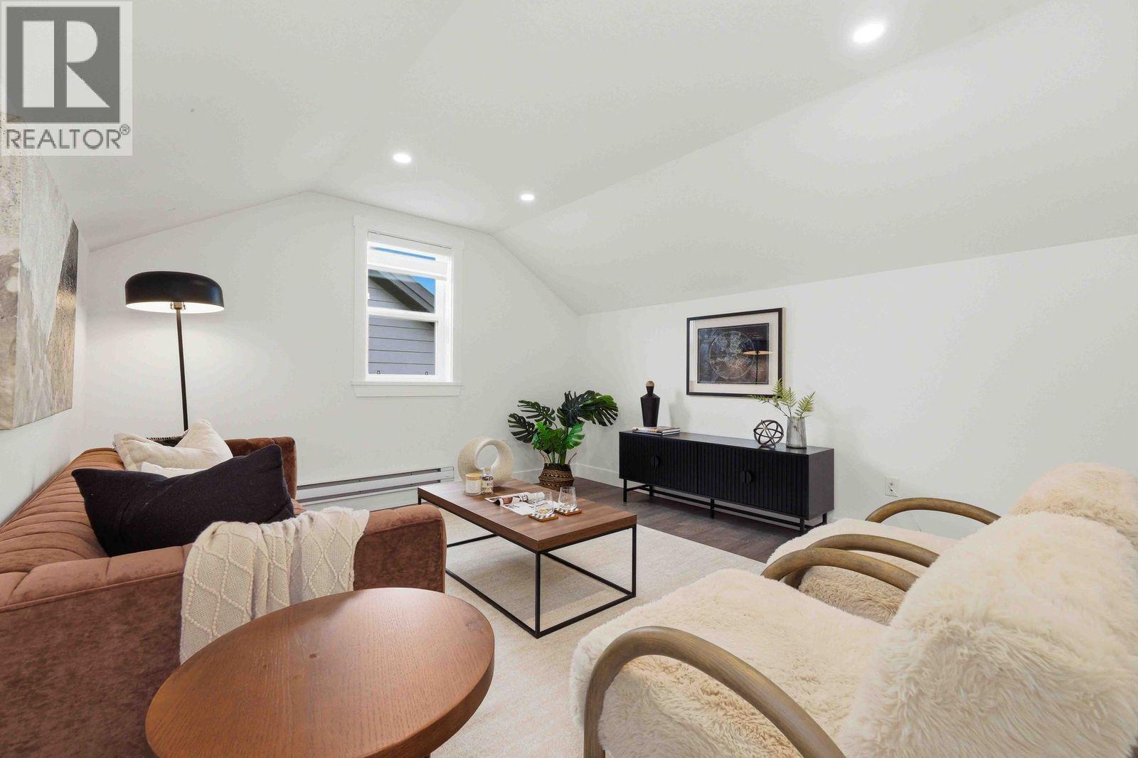5061 44B AVENUE, Ladner