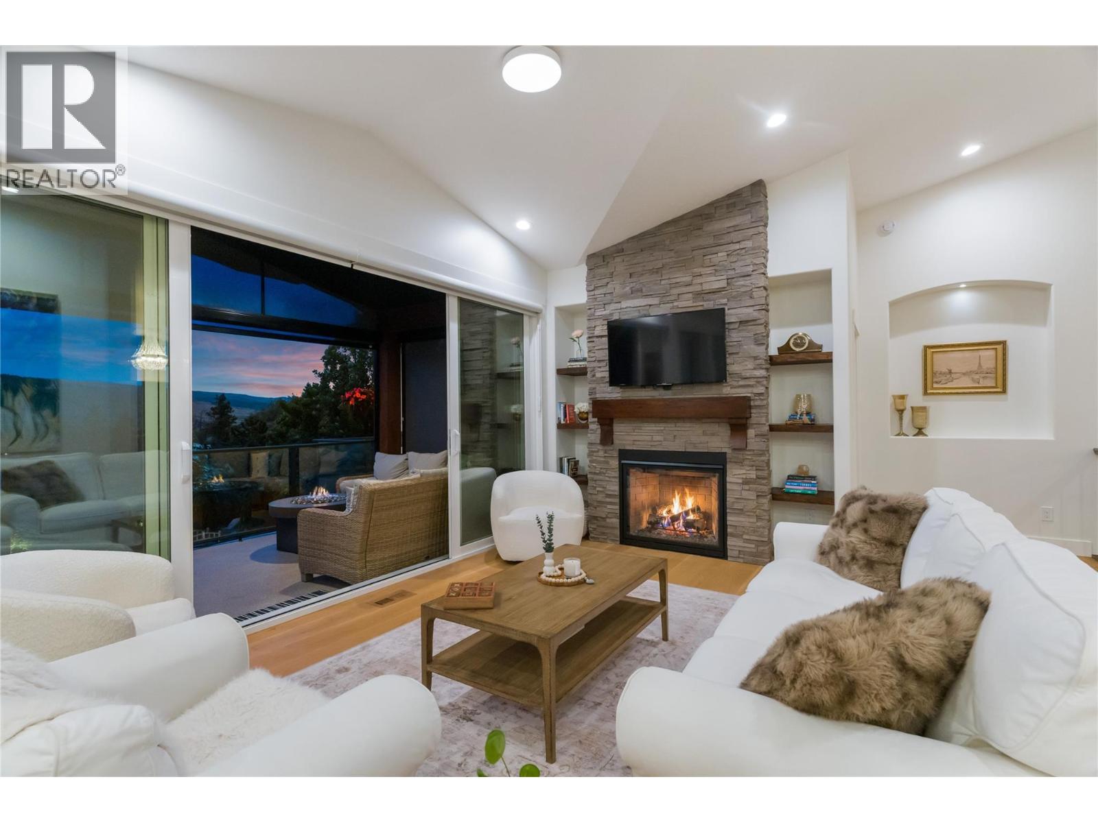 12977 East Ridge Drive, Lake Country
