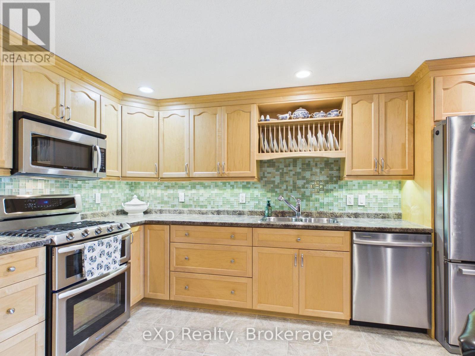 #302 125 WILLIAM STREET N - 4