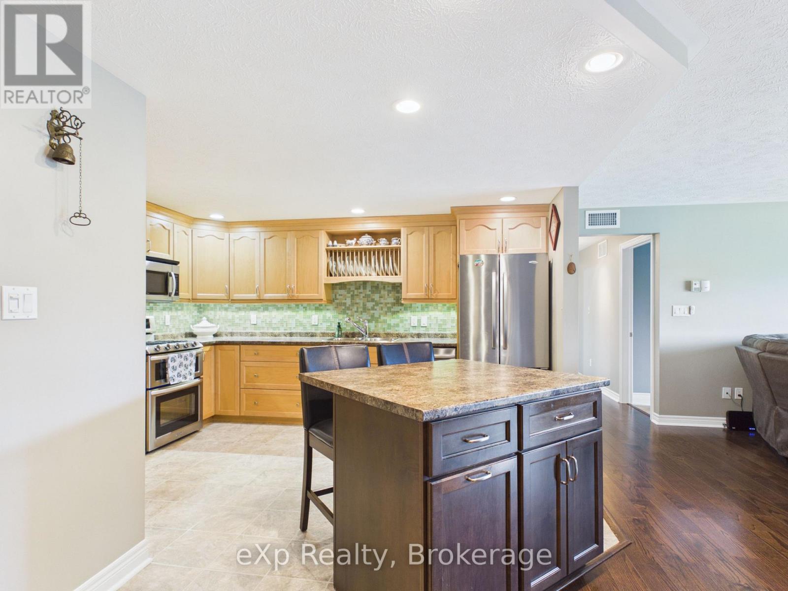 #302 125 WILLIAM STREET N - 6