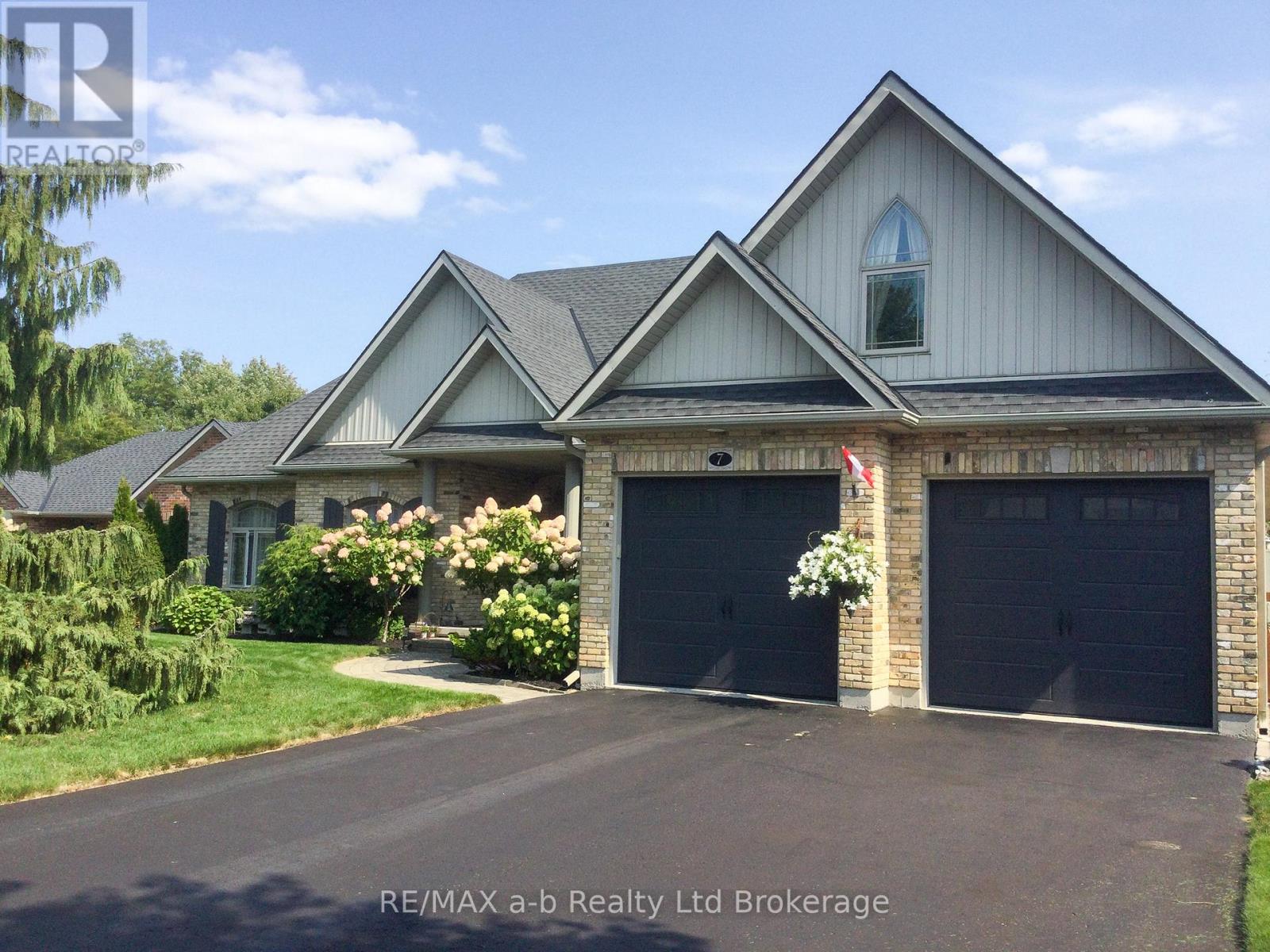7 OTTERVIEW DRIVE - 33