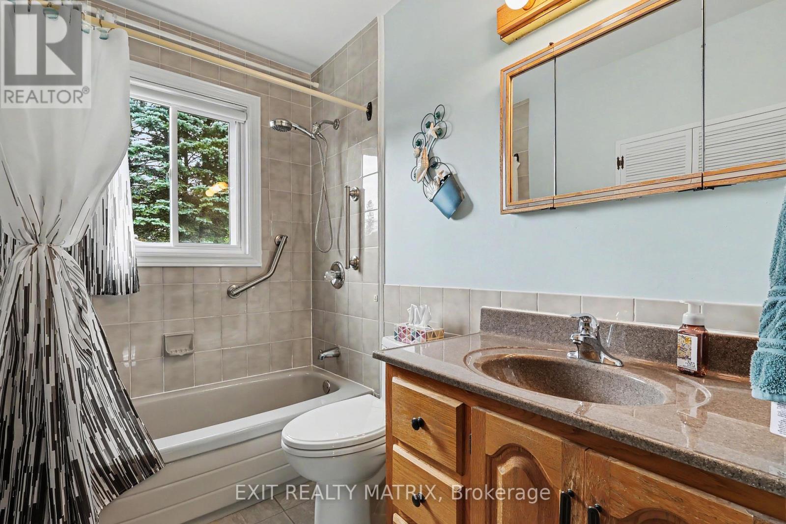 3 Bed, 2 Bath House for Sale in Ottawa – 39 TAUVETTE STREET, Ottawa – MLS# X13457578 - Image 17