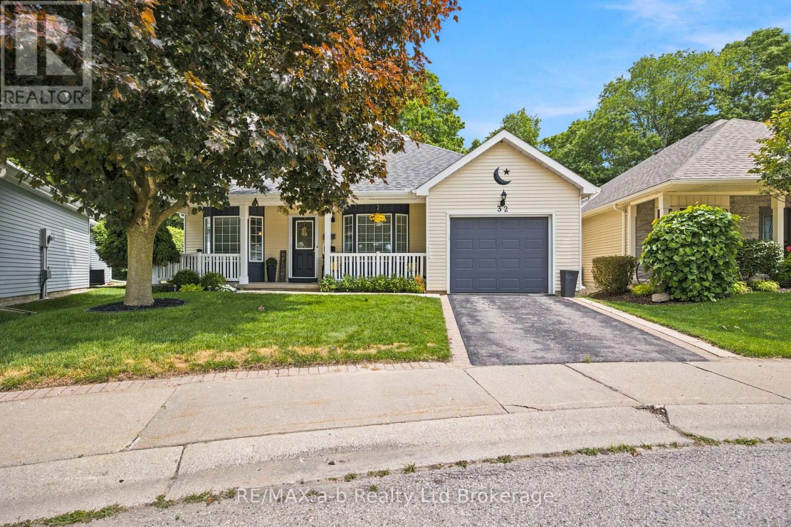 32 WILKINS CRESCENT - 2