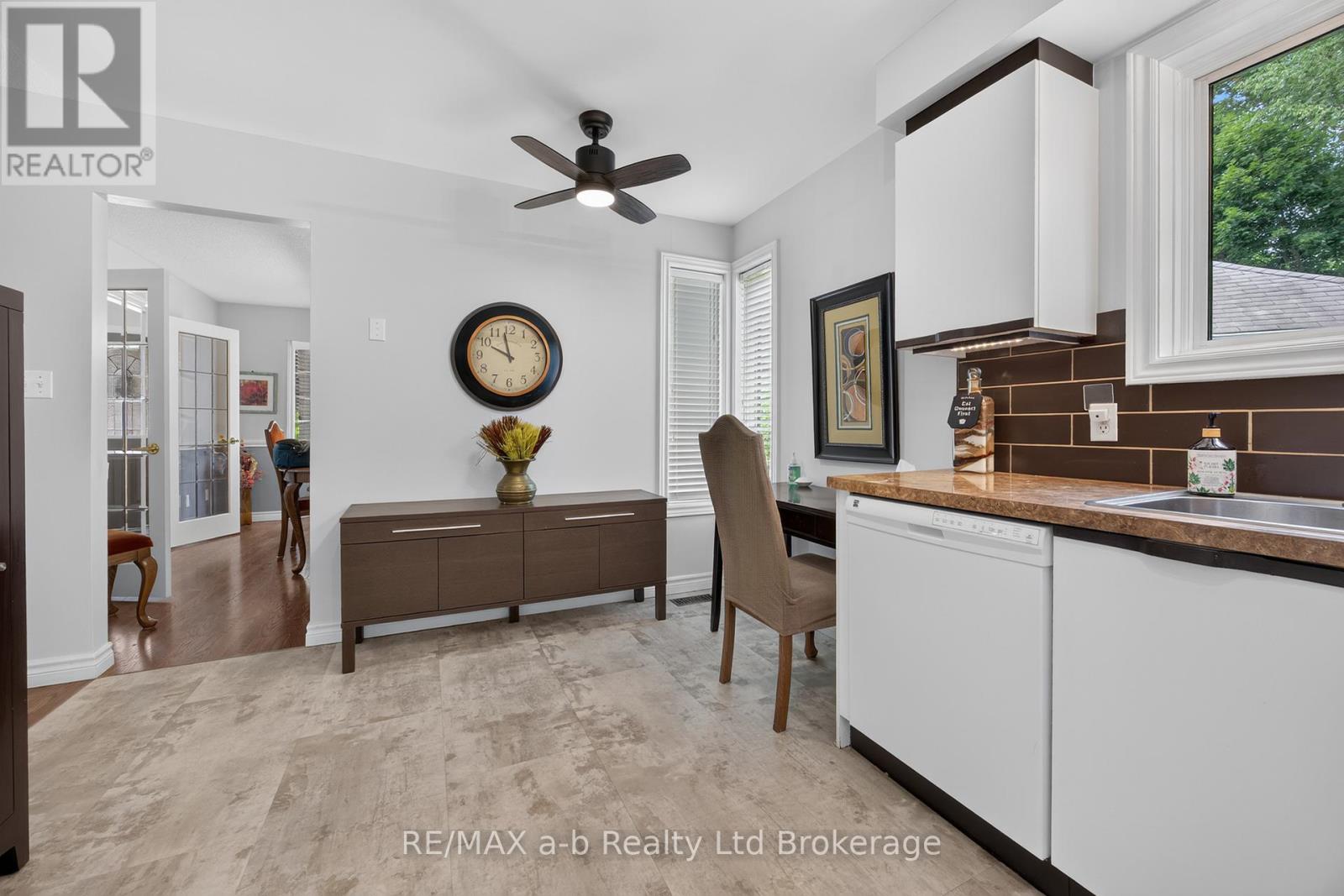 32 WILKINS CRESCENT - 24