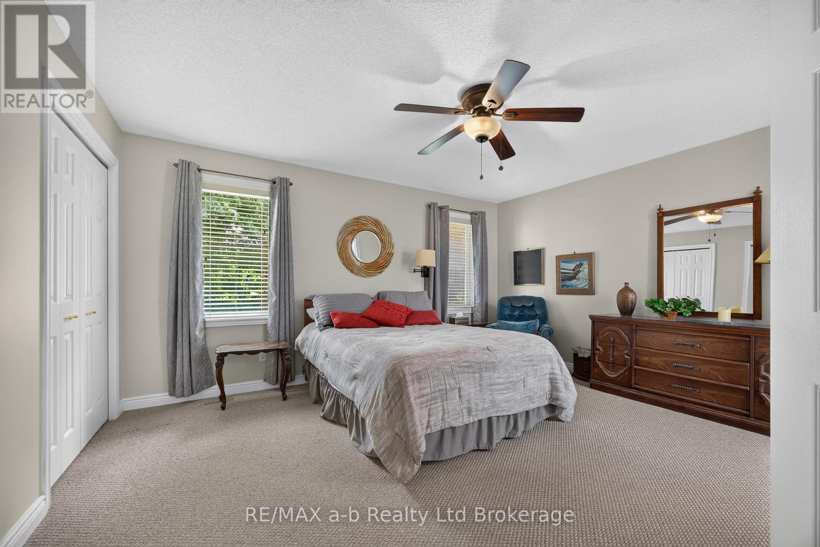 32 WILKINS CRESCENT - 26