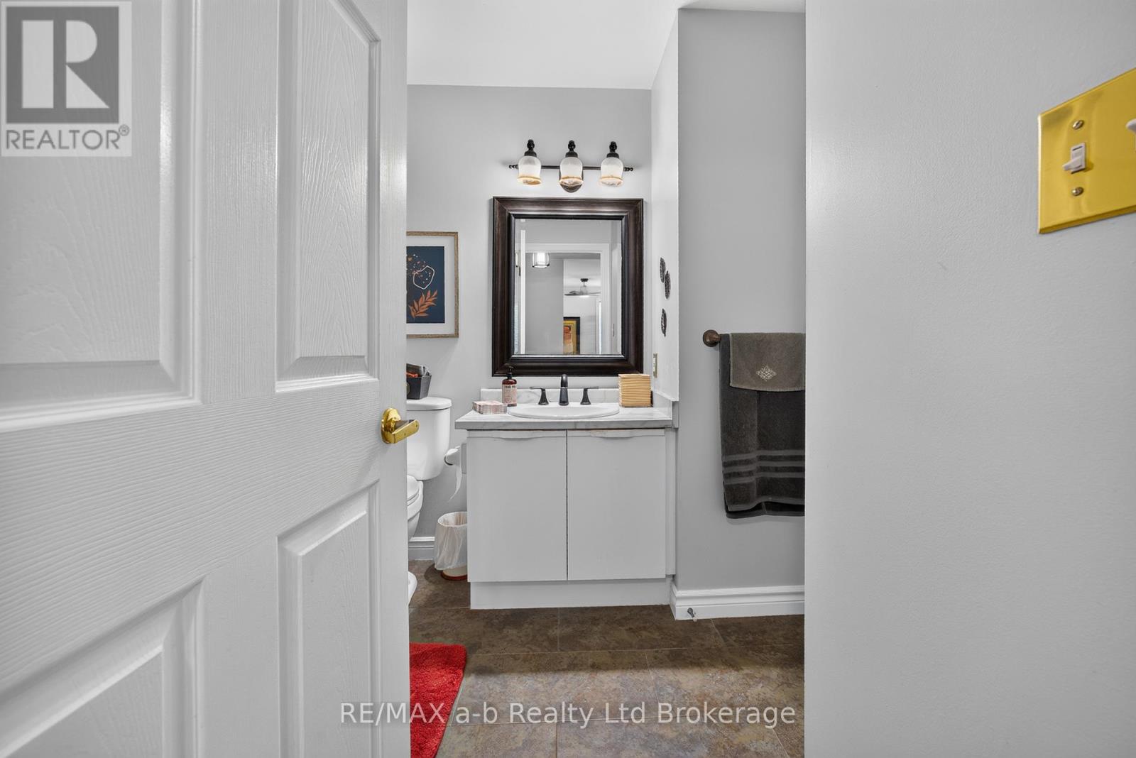 32 WILKINS CRESCENT - 30