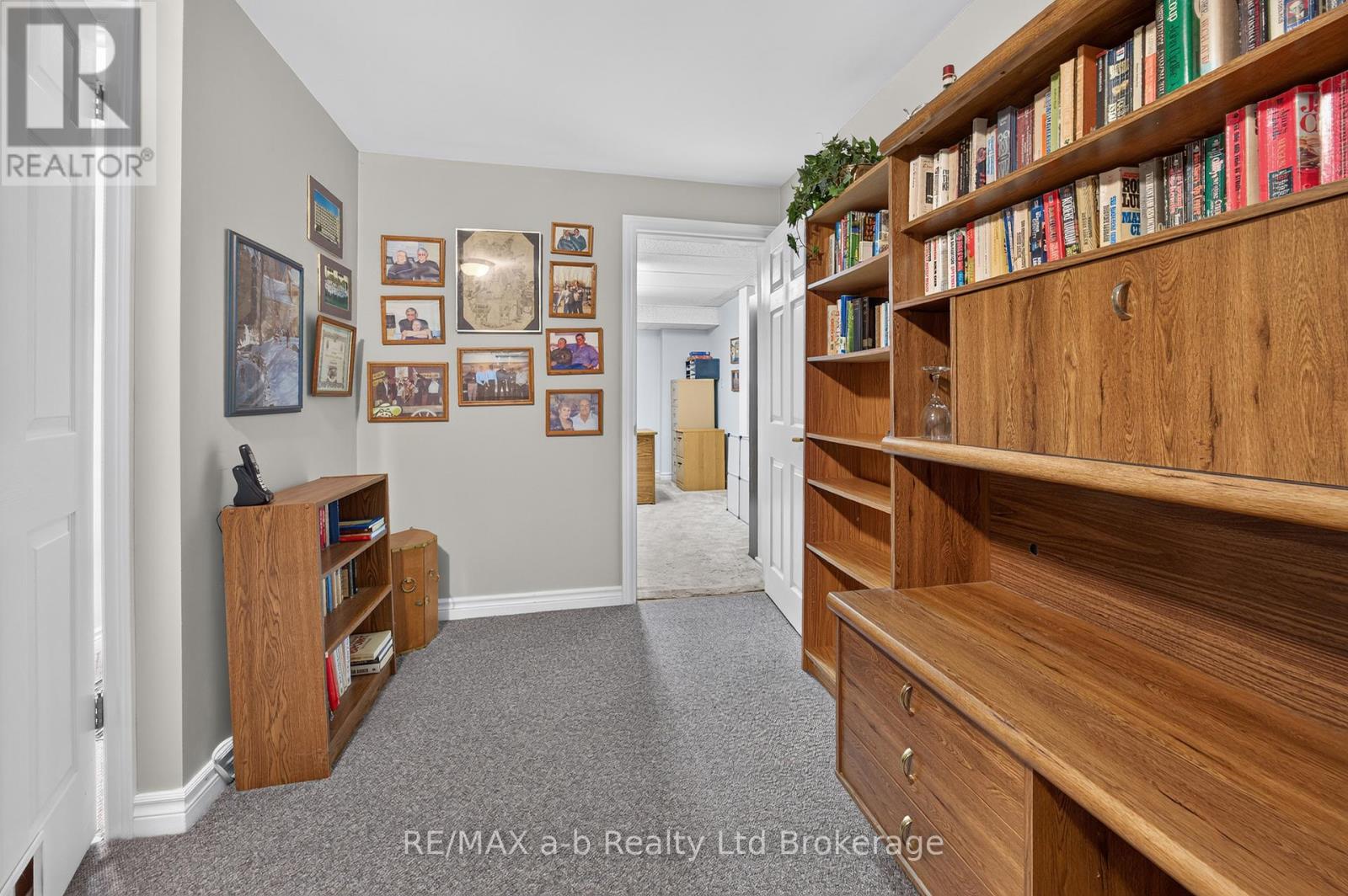 32 WILKINS CRESCENT - 34