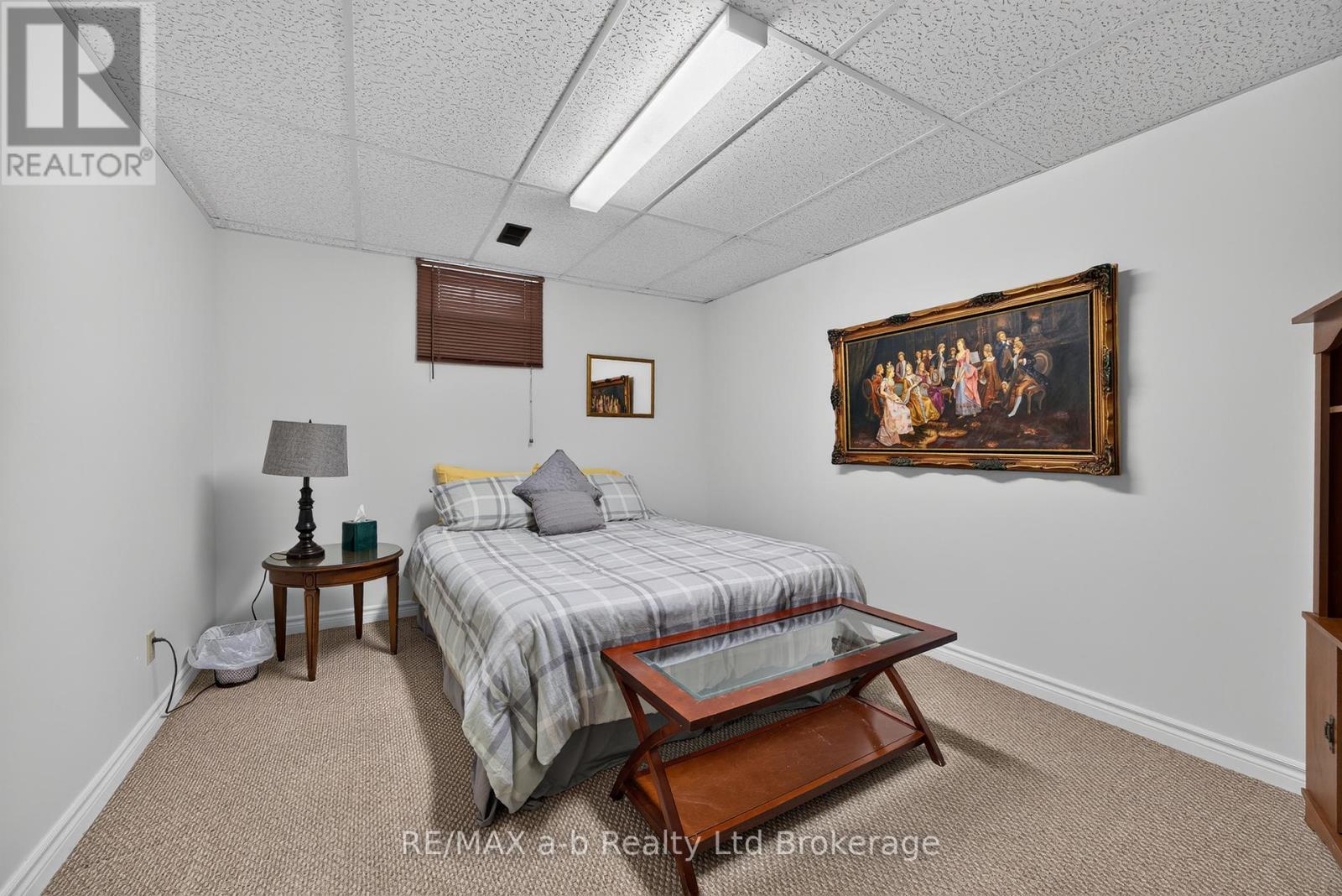 32 WILKINS CRESCENT - 36