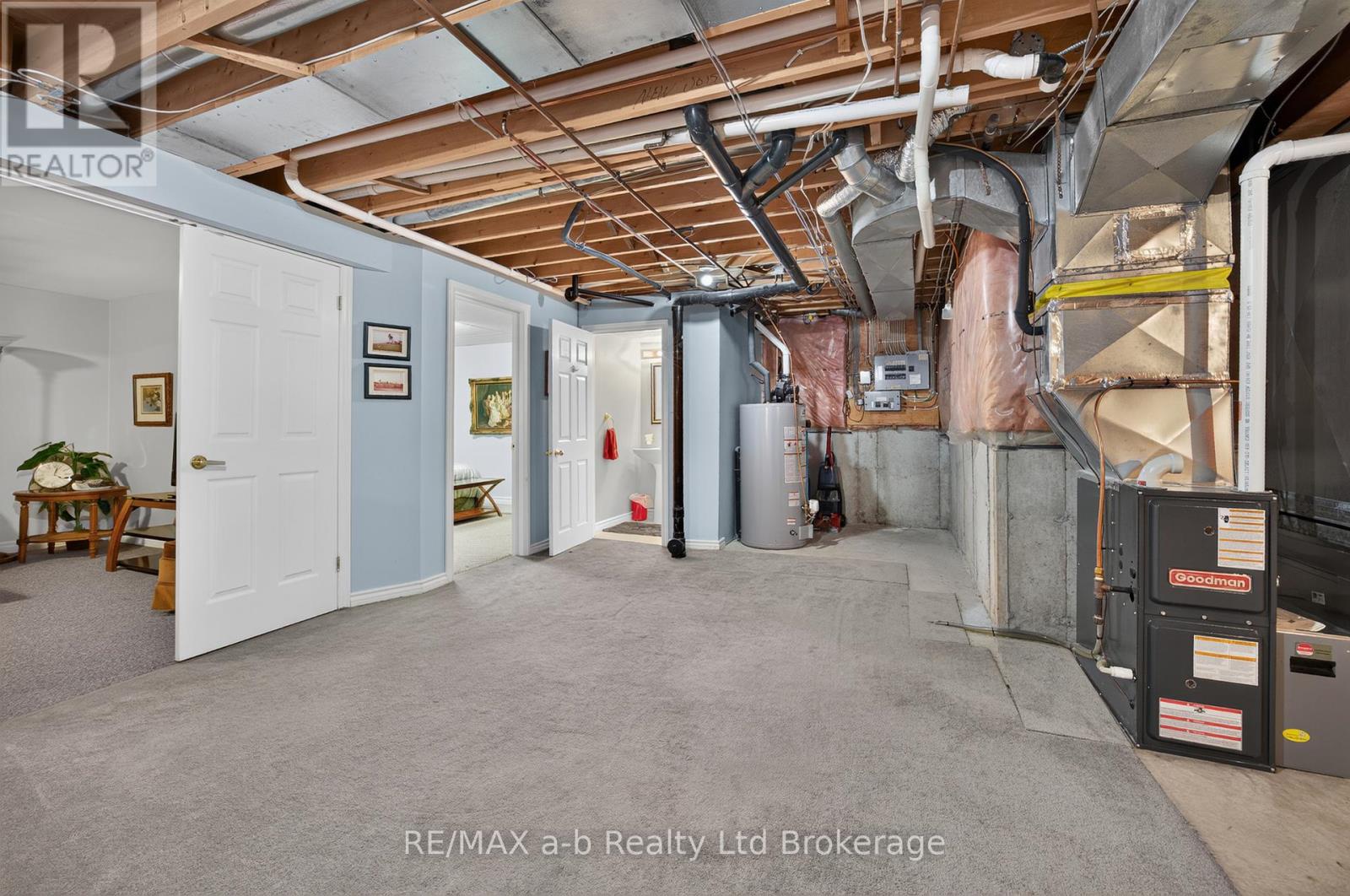 32 WILKINS CRESCENT - 38