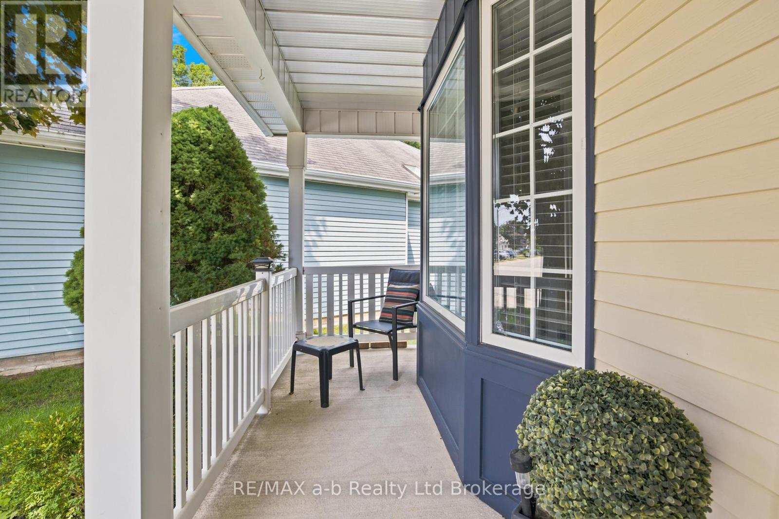 32 WILKINS CRESCENT - 4