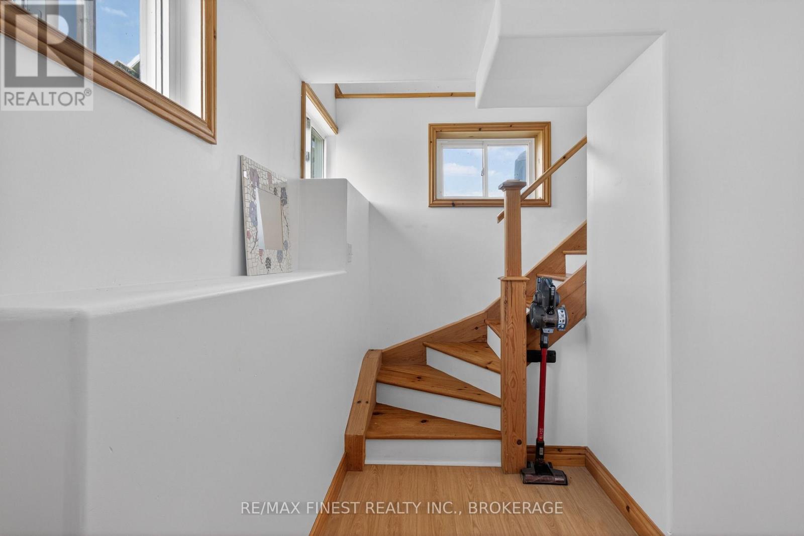 648 THIRD LINE ROAD - 21