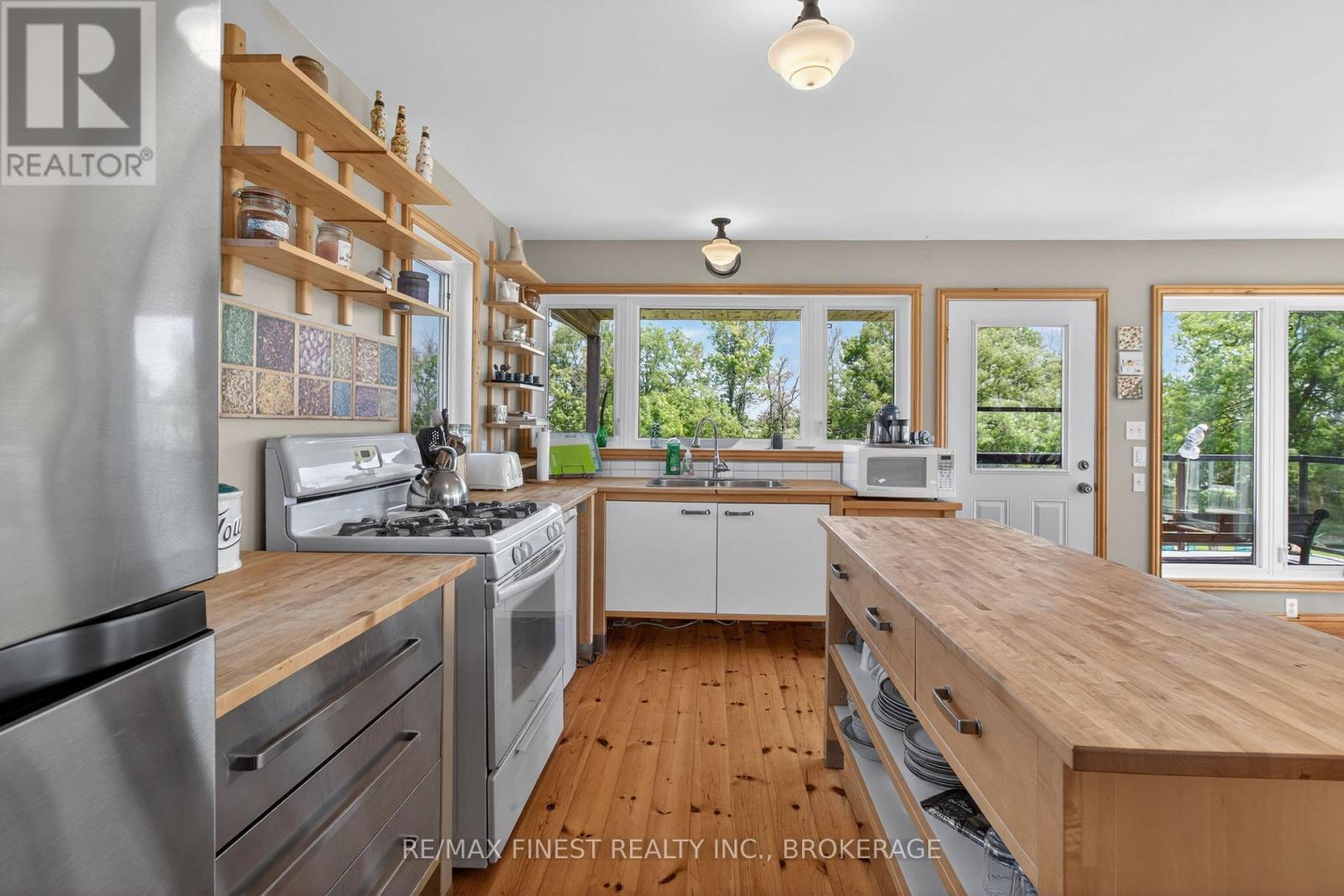 648 THIRD LINE ROAD - 8