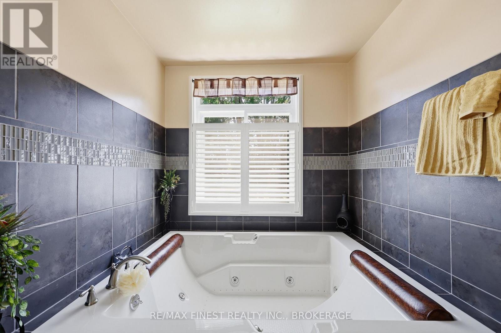 3315 LOUGHBOROUGH DRIVE - 22
