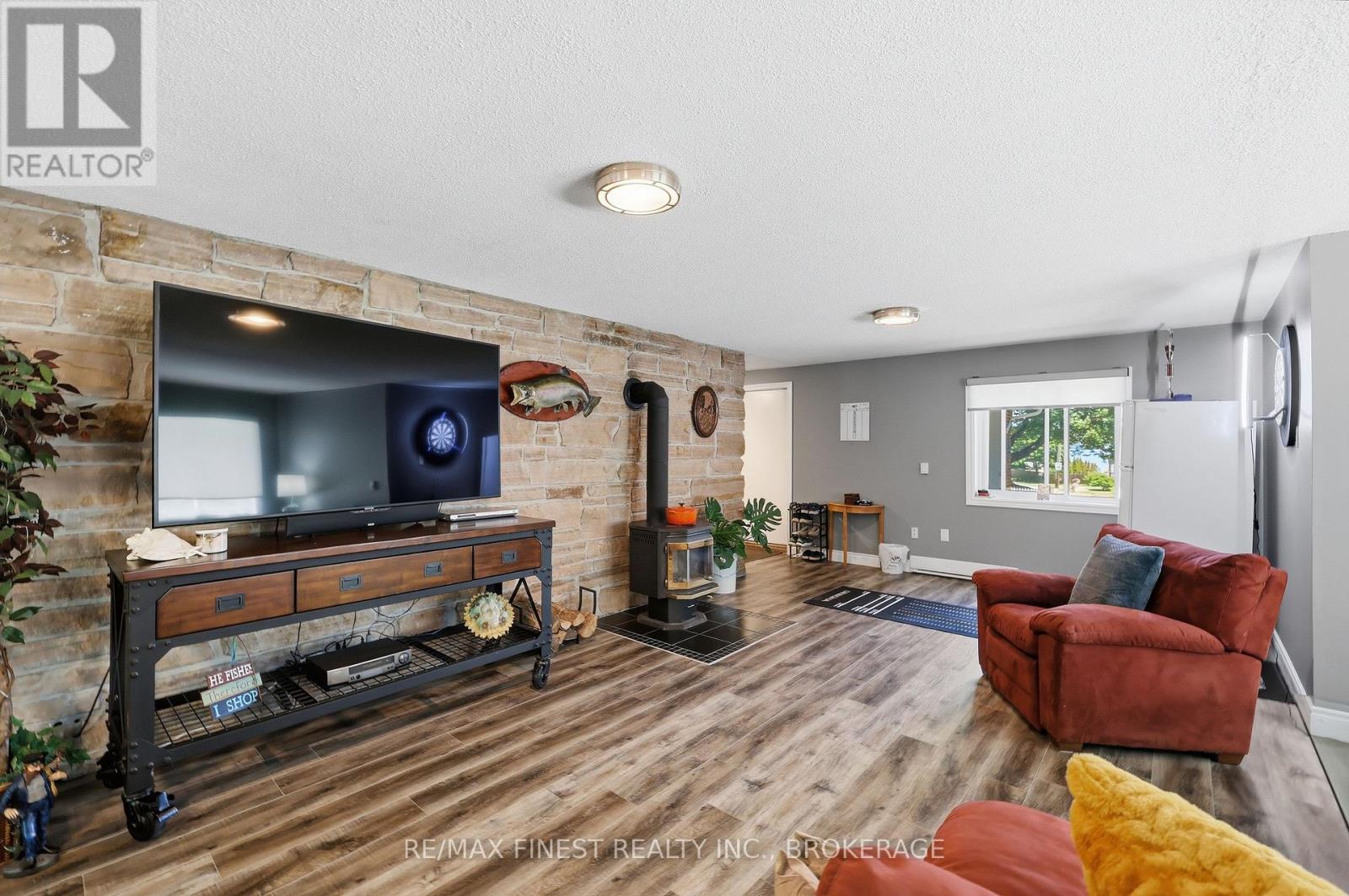 3315 LOUGHBOROUGH DRIVE - 31
