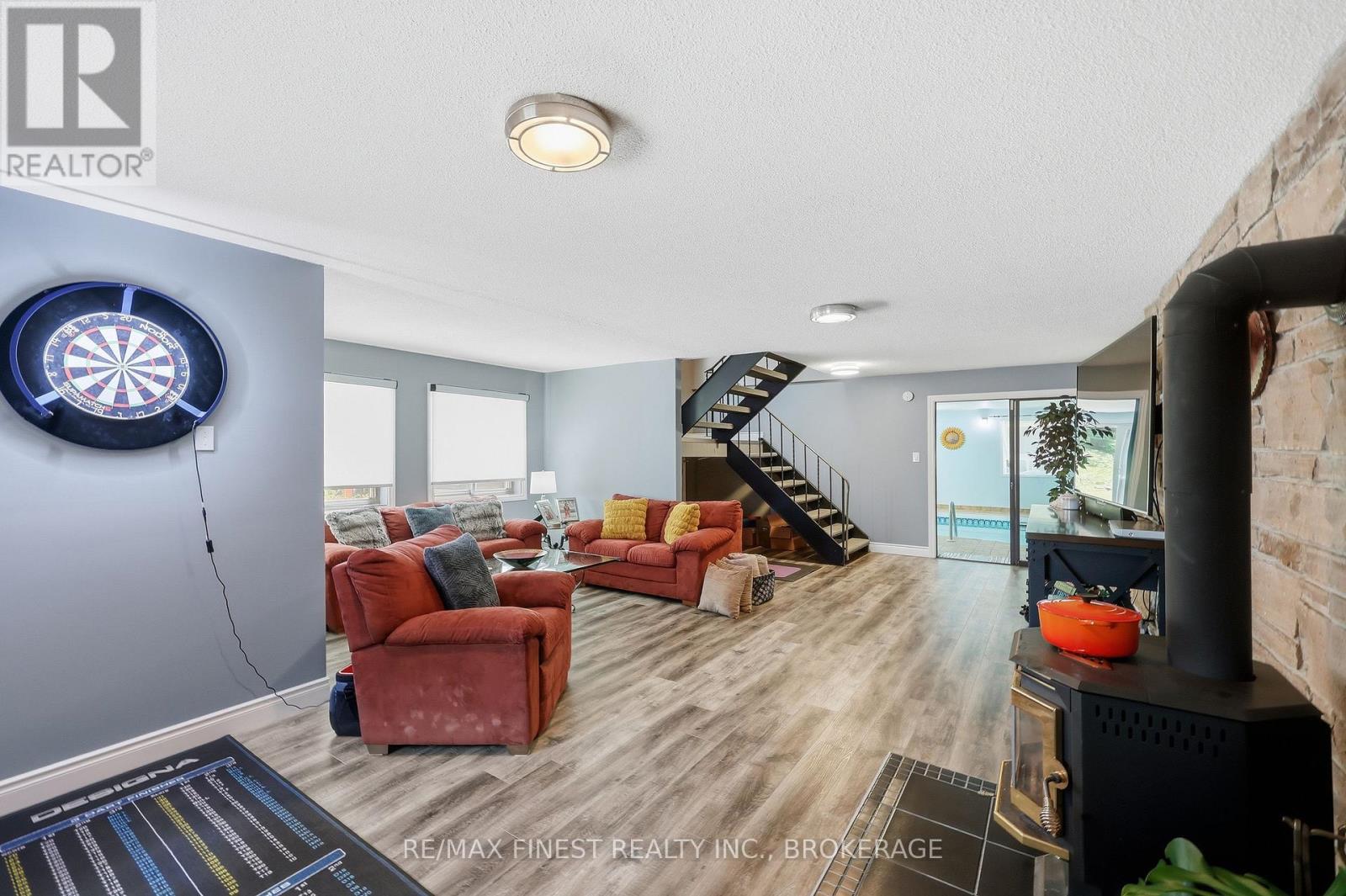 3315 LOUGHBOROUGH DRIVE - 32