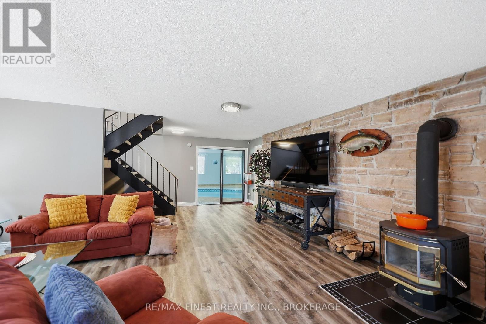3315 LOUGHBOROUGH DRIVE - 33