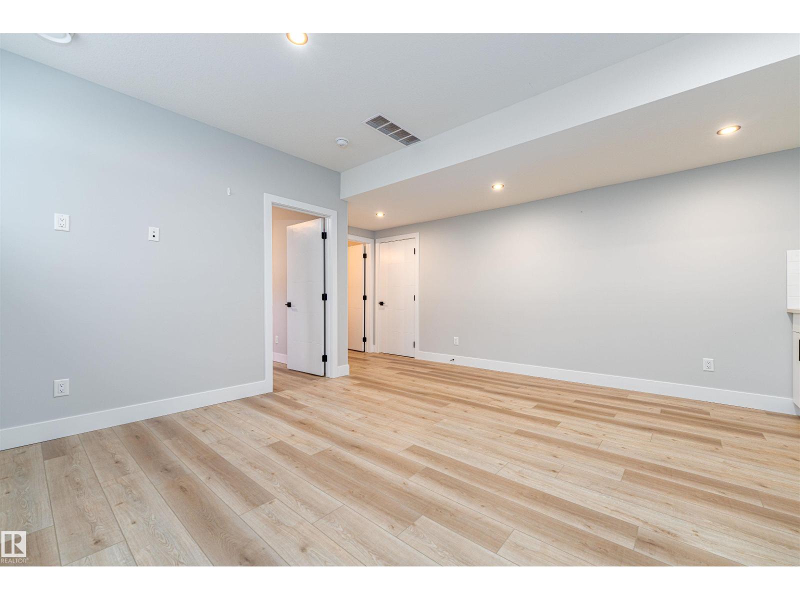 17320 9 AV SW — photo 32