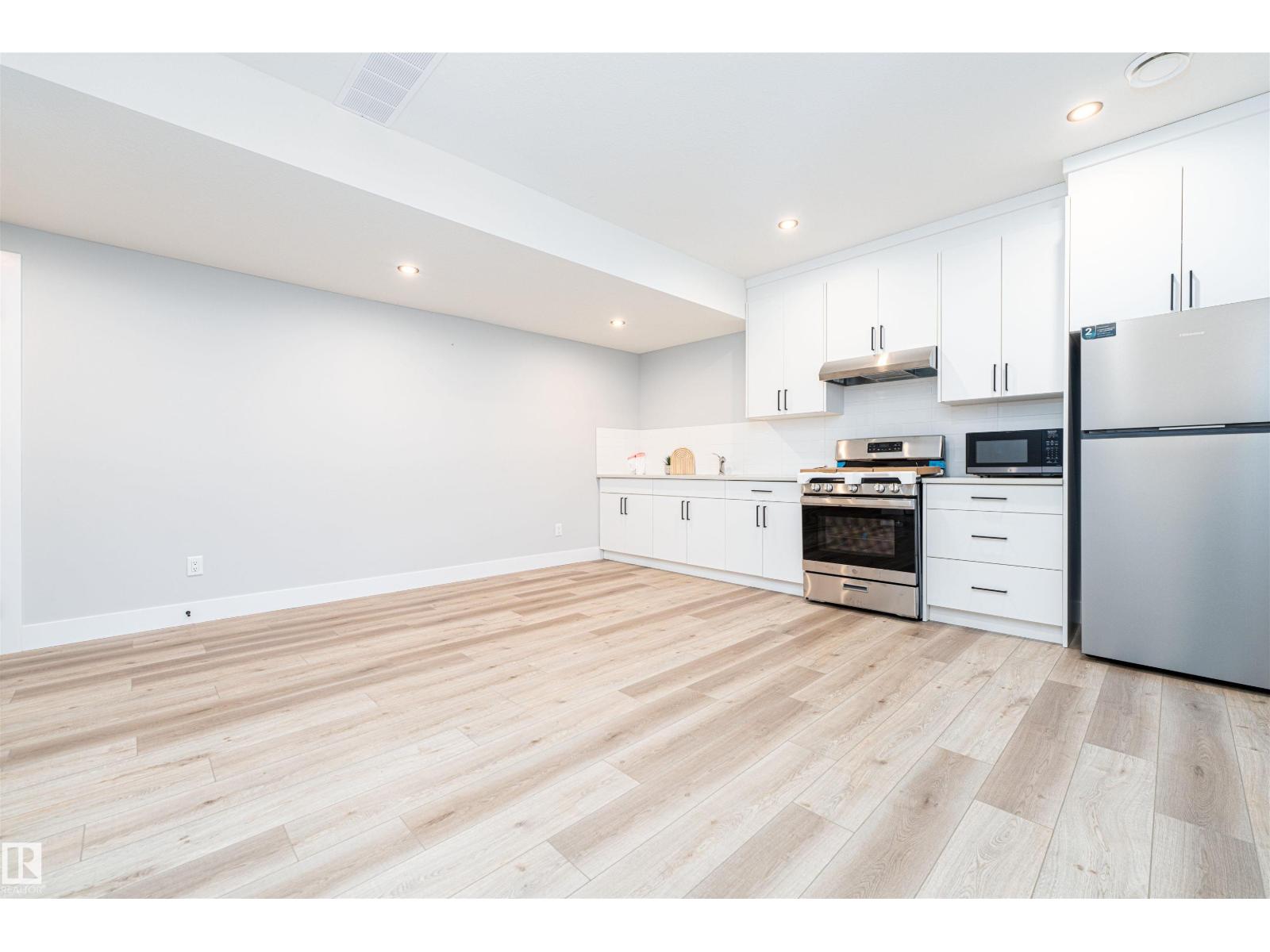 17320 9 AV SW — photo 33