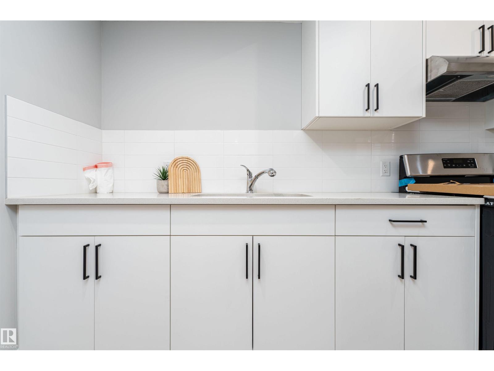 17320 9 AV SW — photo 34