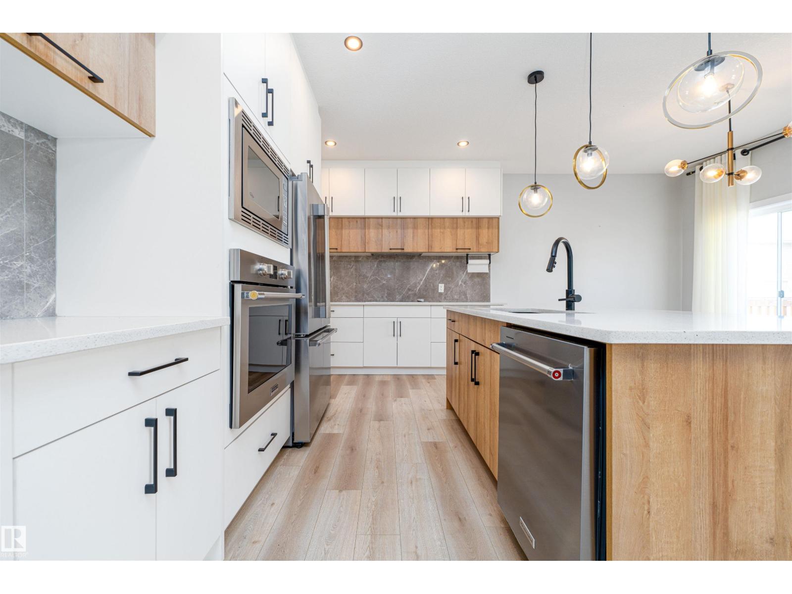 17320 9 AV SW — photo 7
