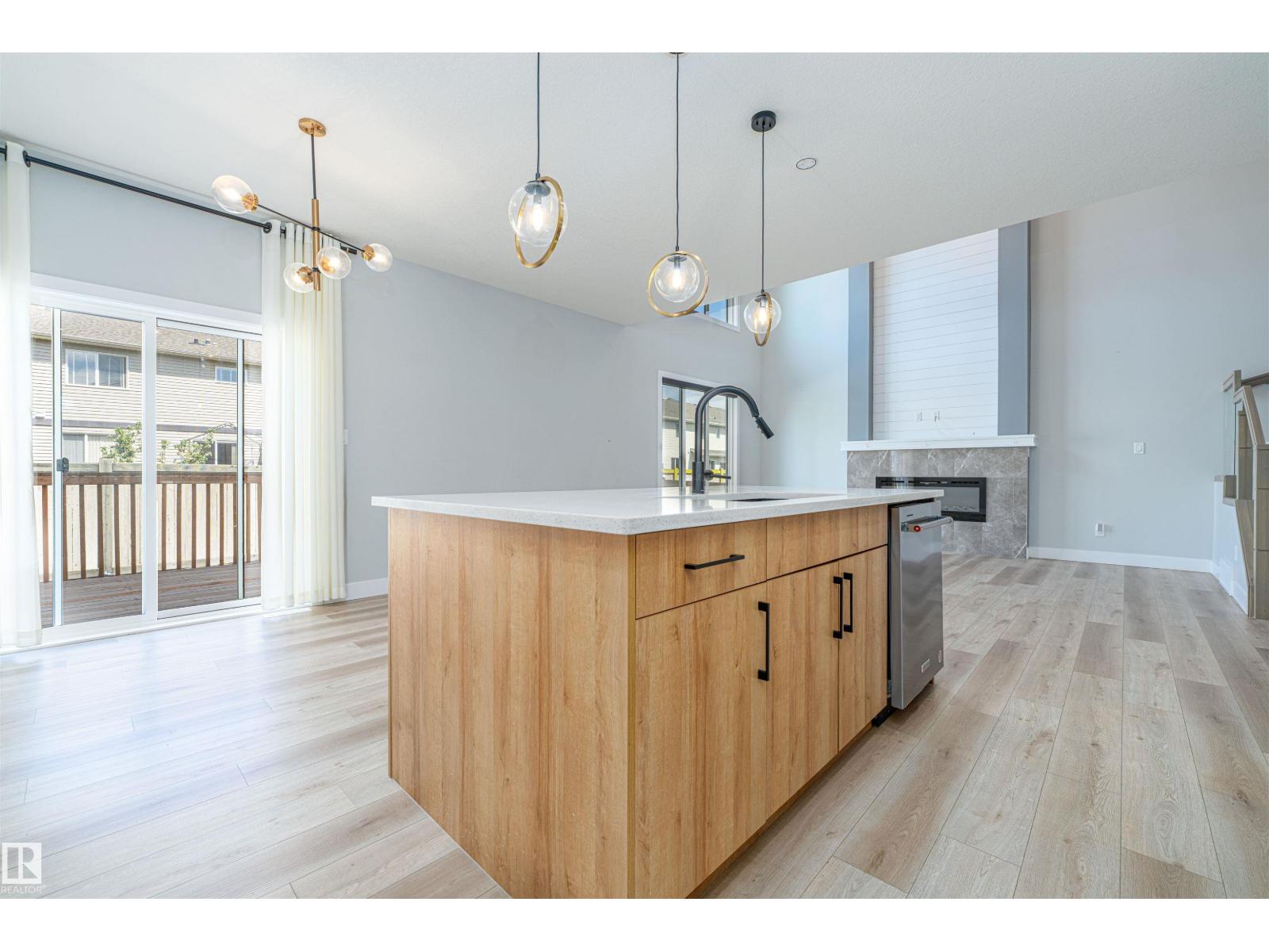 17320 9 AV SW — photo 8