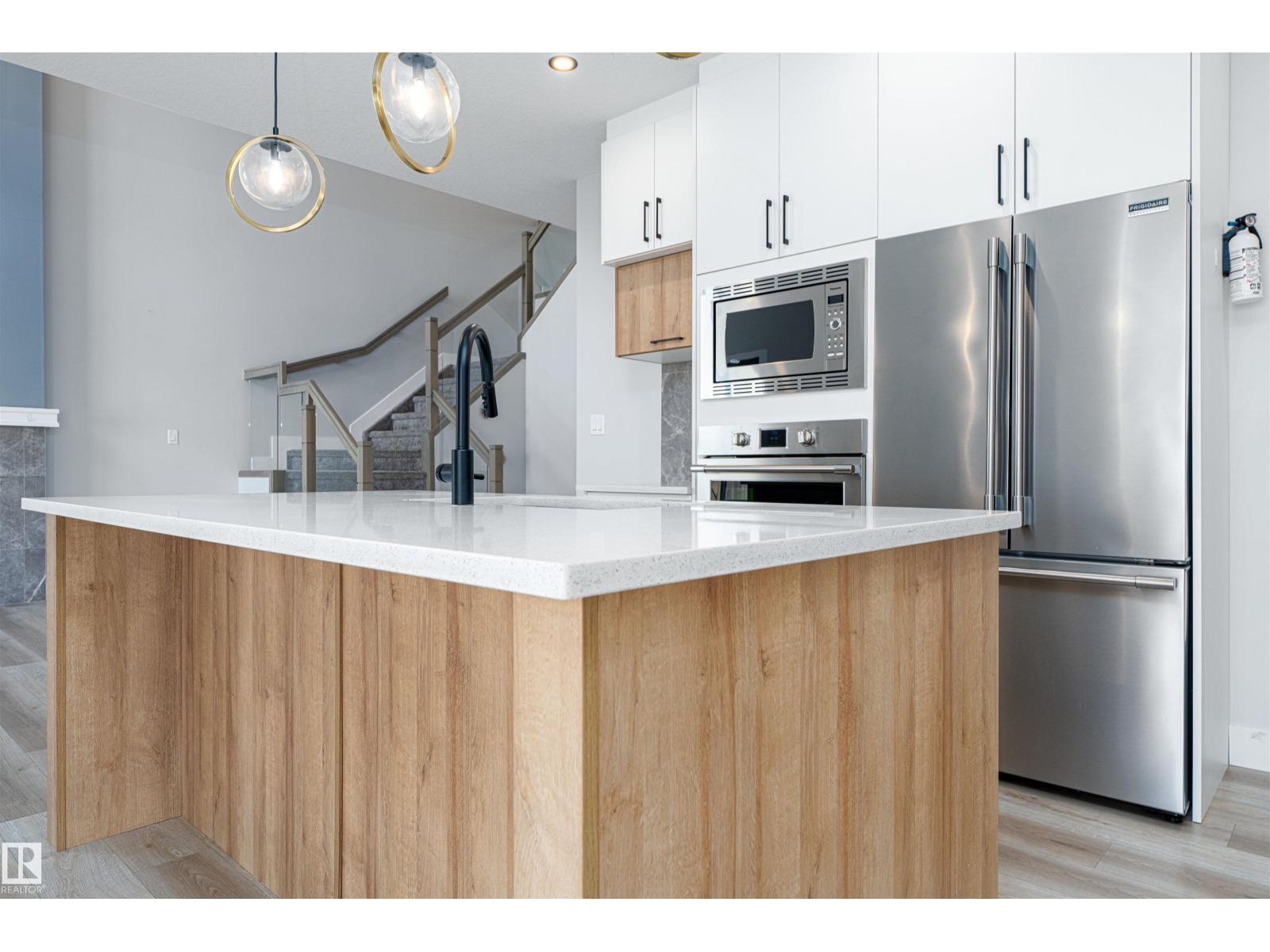 17320 9 AV SW — photo 9