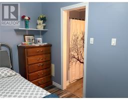 10 Rose Avenue thumbnail 16