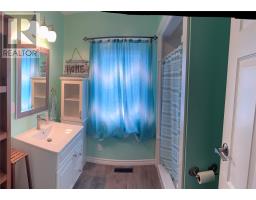 10 Rose Avenue thumbnail 18