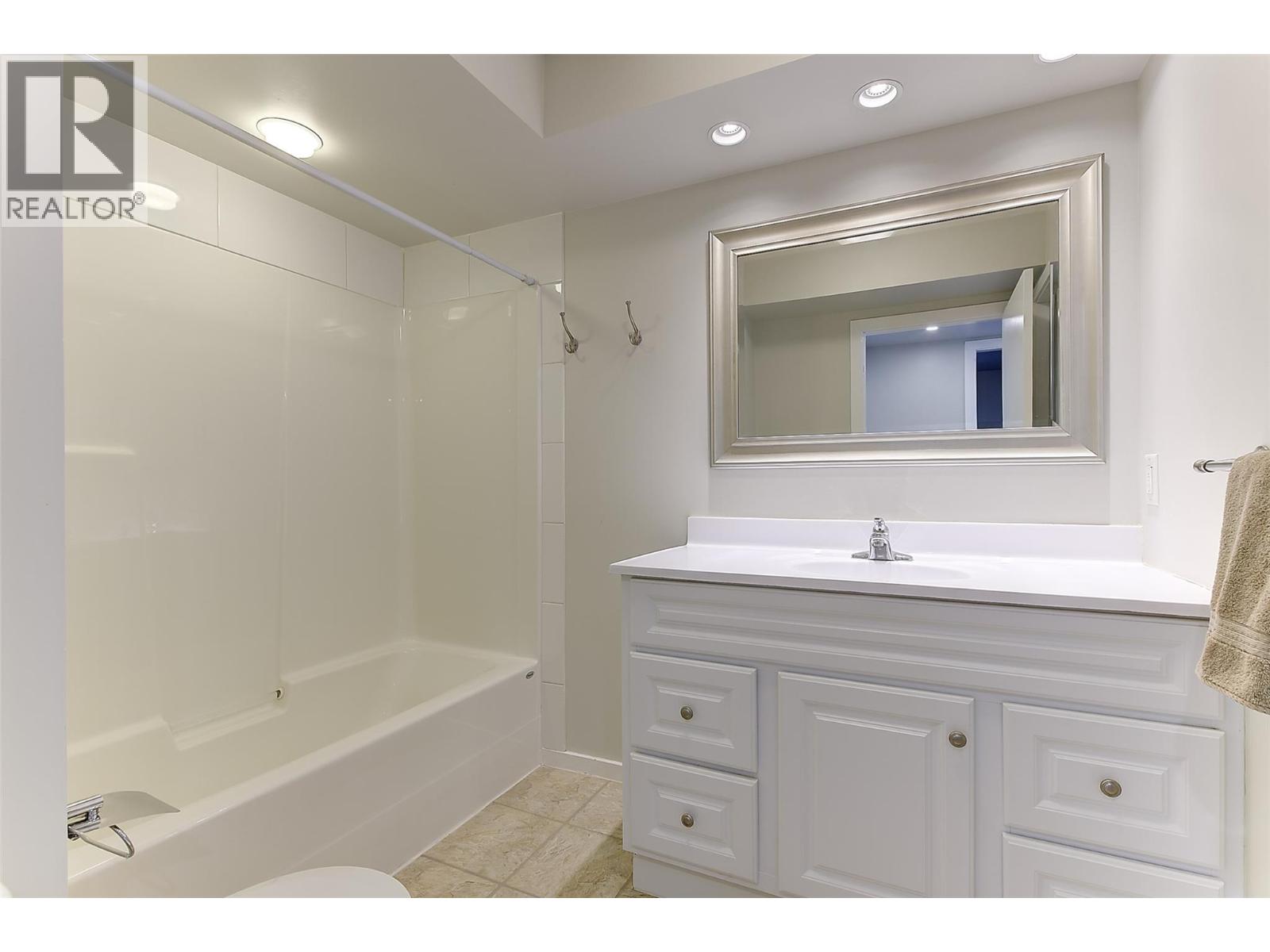 2674 Lakeview Road - 38