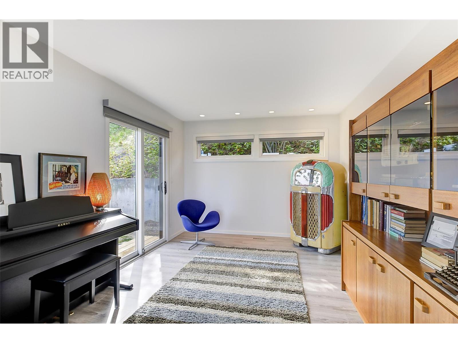 2674 Lakeview Road - 18