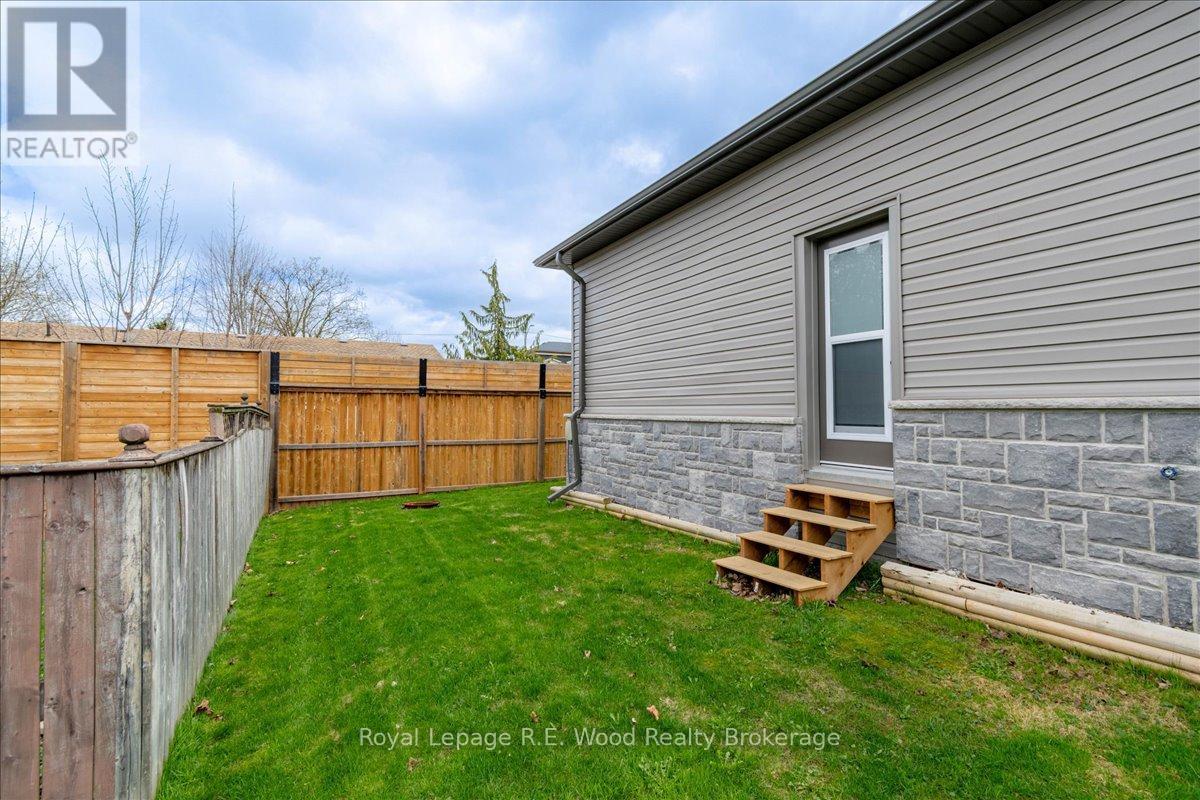 44 STOVER STREET N - 17