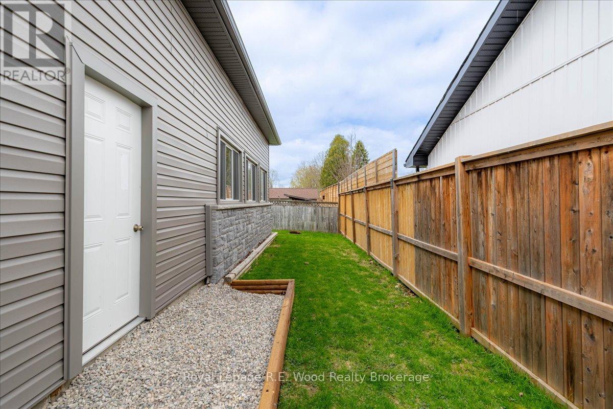 44 STOVER STREET N - 19