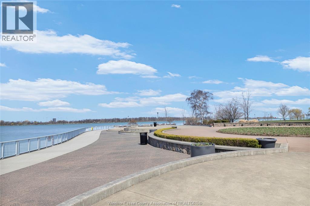 #604 5125 RIVERSIDE DRIVE East - 40