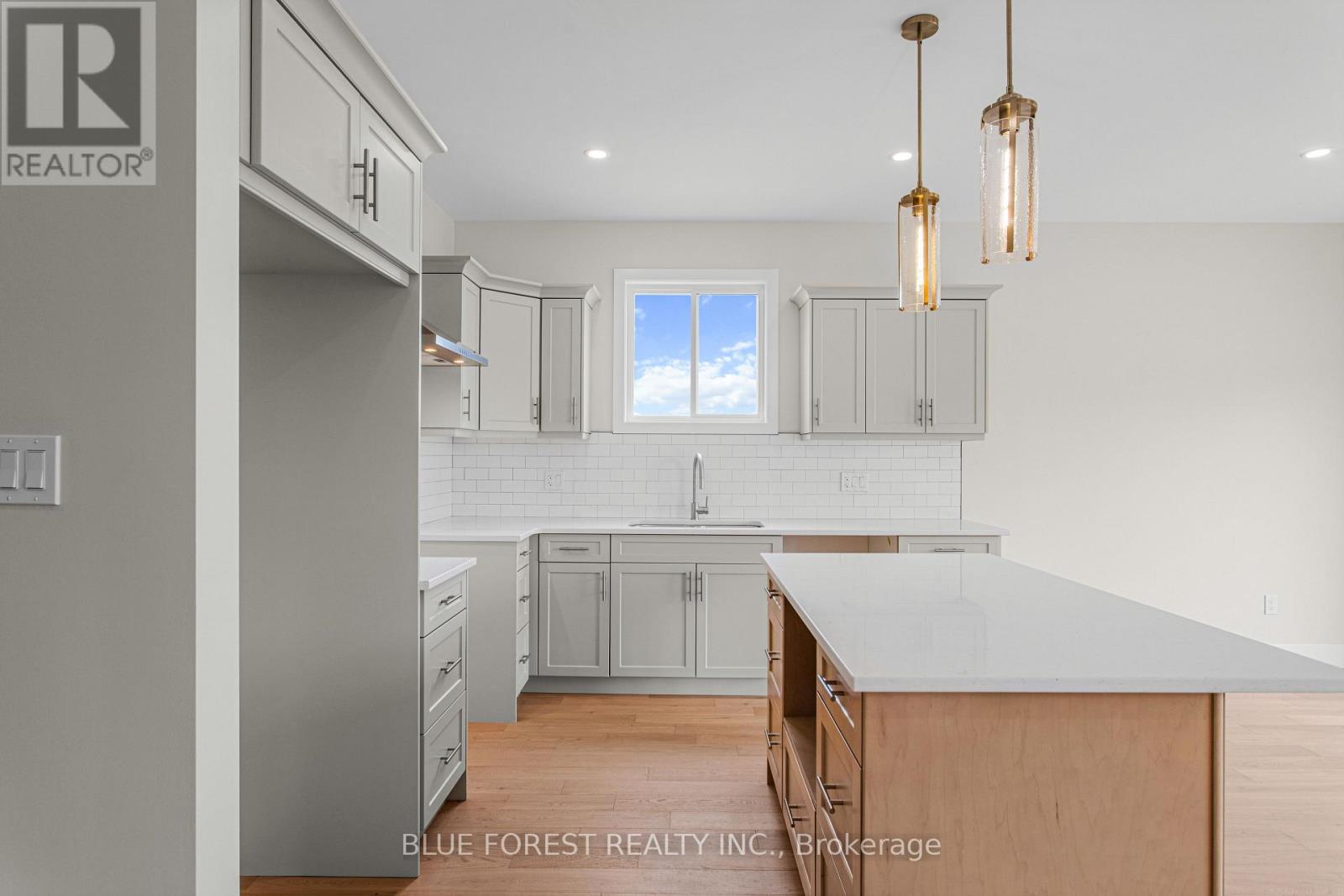 247 MCTAVISH STREET - 12