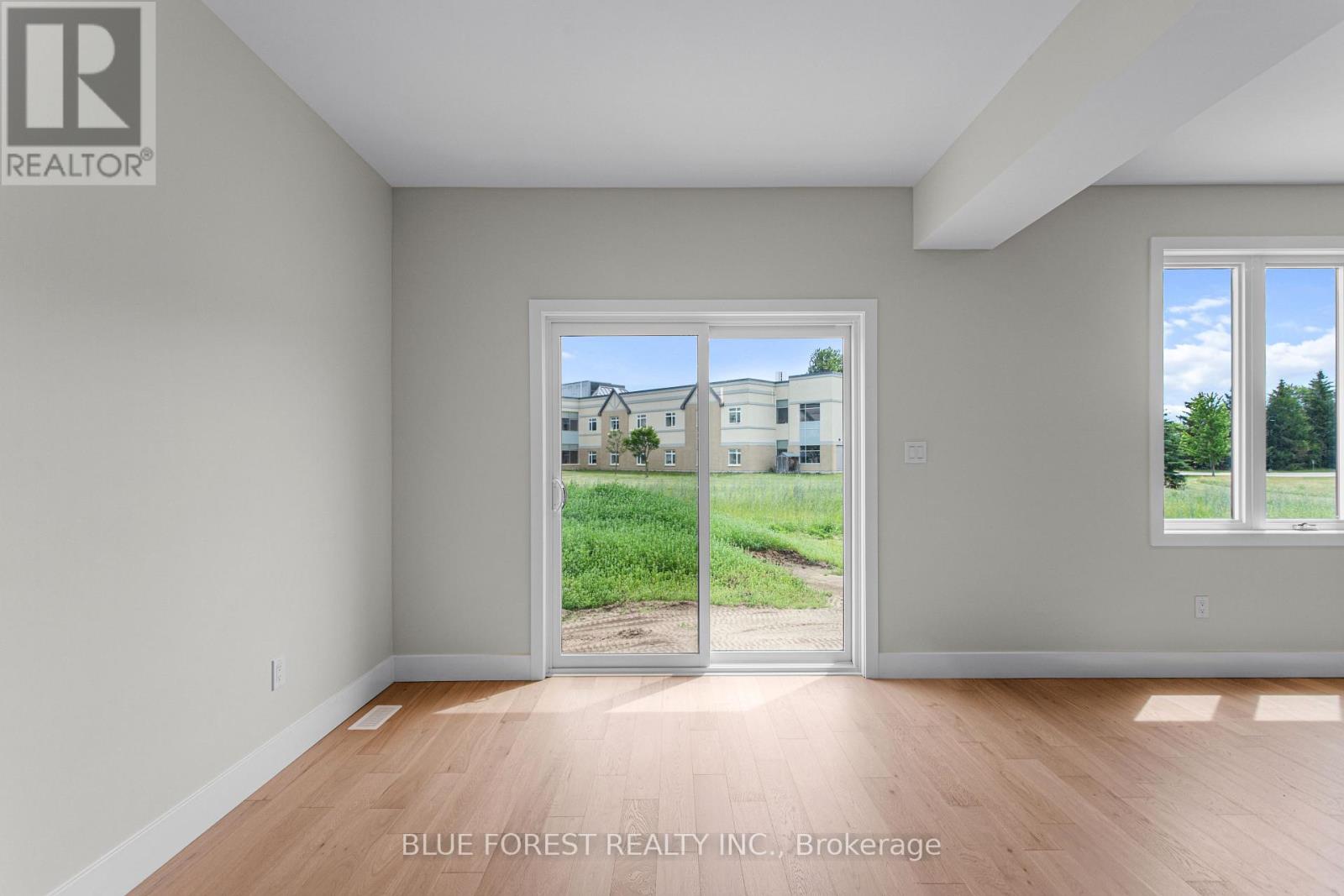 247 MCTAVISH STREET - 15