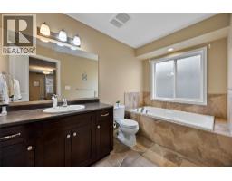 4pc Bathroom - 2656 Briarwood Avenue, Kamloops, BC V2B0E2 Photo 16