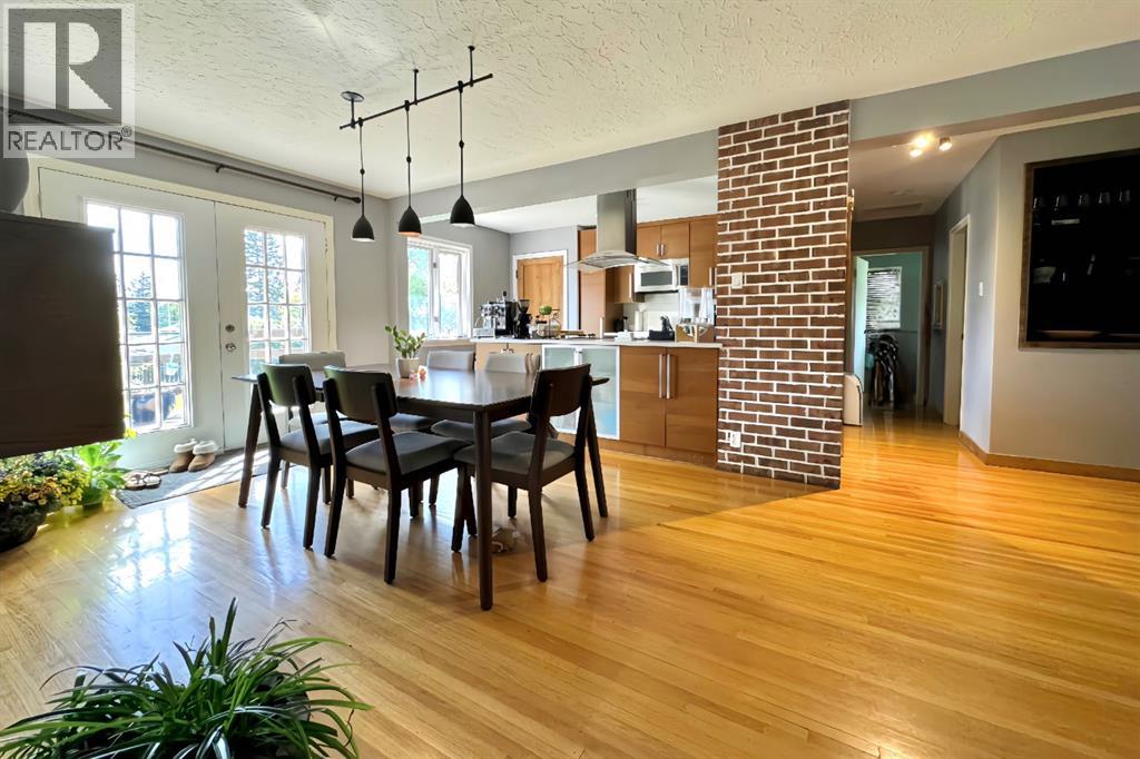 2440 22 Street NW — photo 7