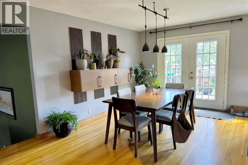 2440 22 Street NW — photo 8