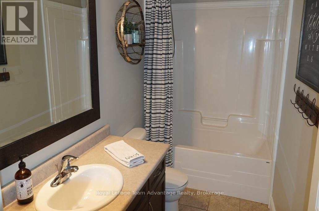 40 WINNIFRED AVENUE E - 12