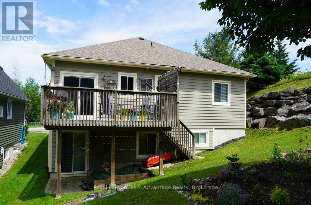 40 WINNIFRED AVENUE E - 2