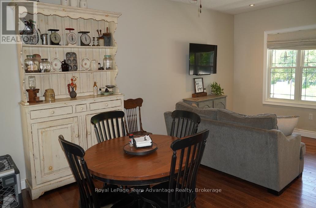 40 WINNIFRED AVENUE E - 4