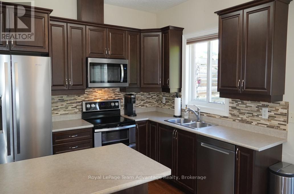 40 WINNIFRED AVENUE E - 5
