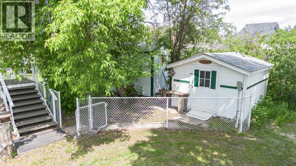 44 Lakeview Avenue - 42