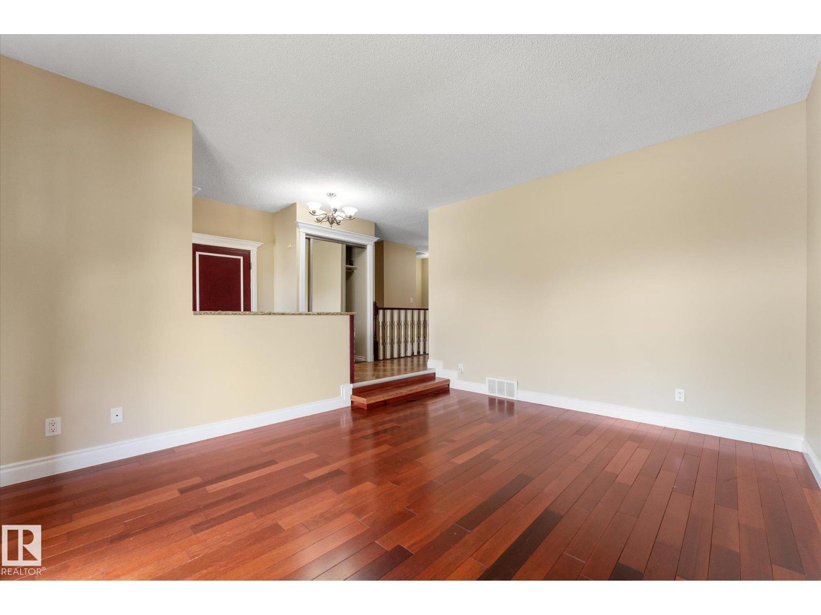 15819 98 ST NW — photo 15