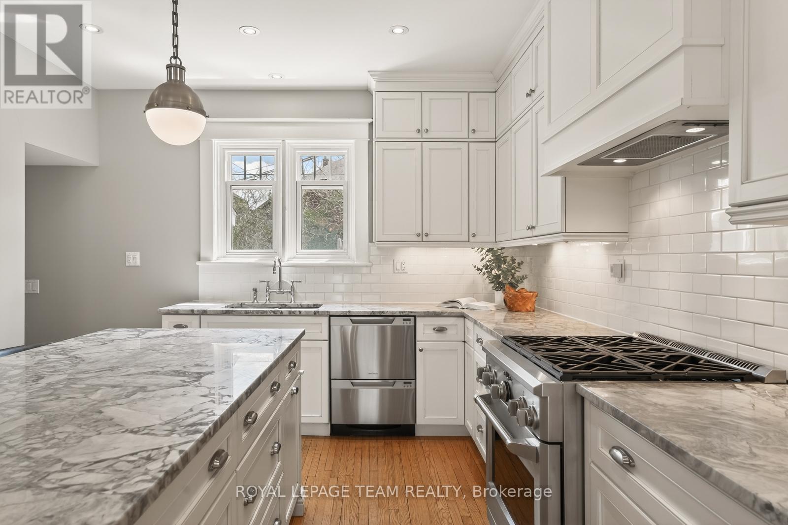 318 CLEMOW AVENUE - 11