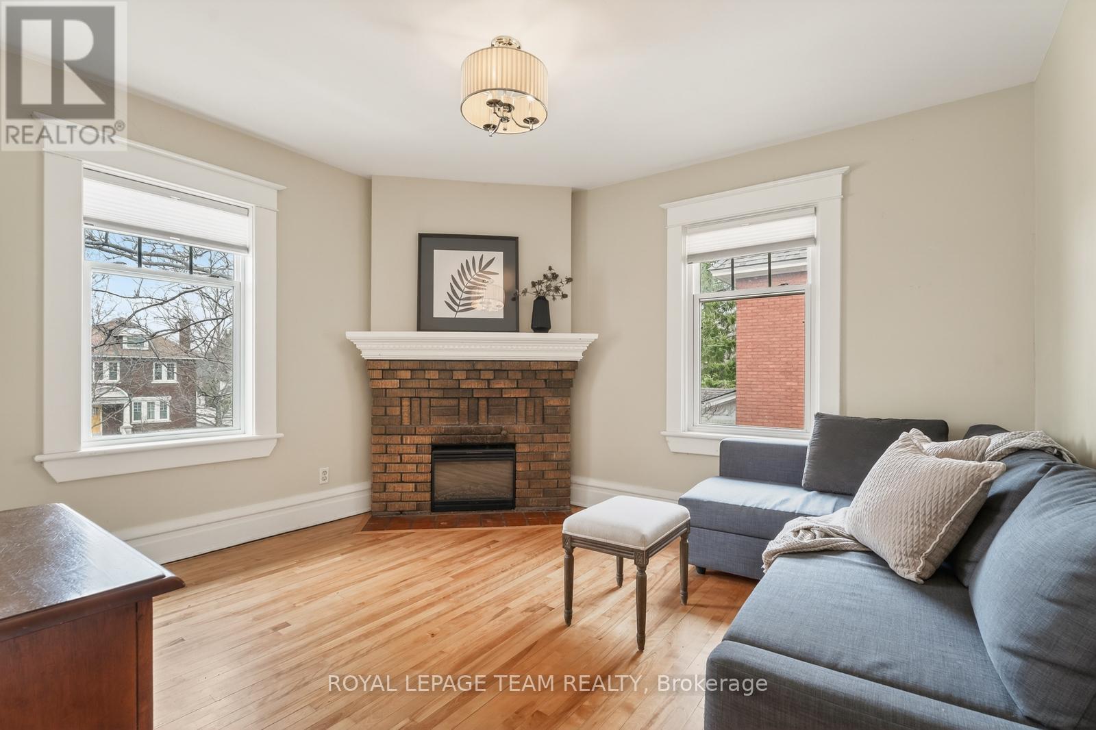 318 CLEMOW AVENUE - 19