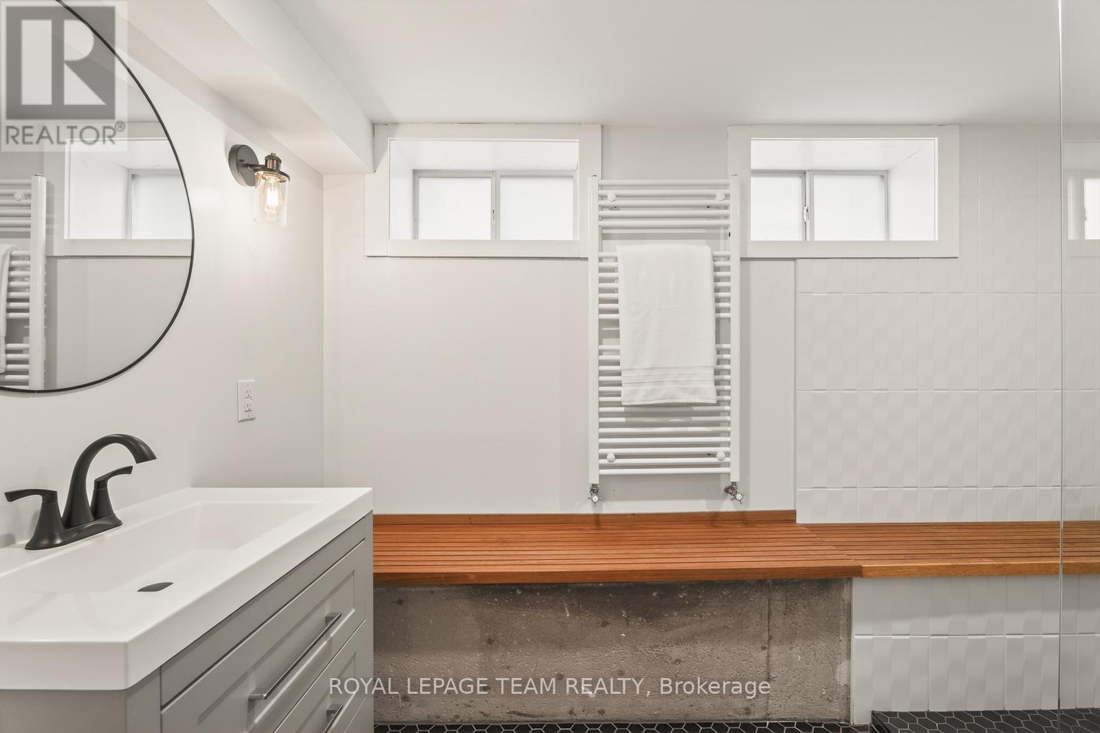 318 CLEMOW AVENUE - 27