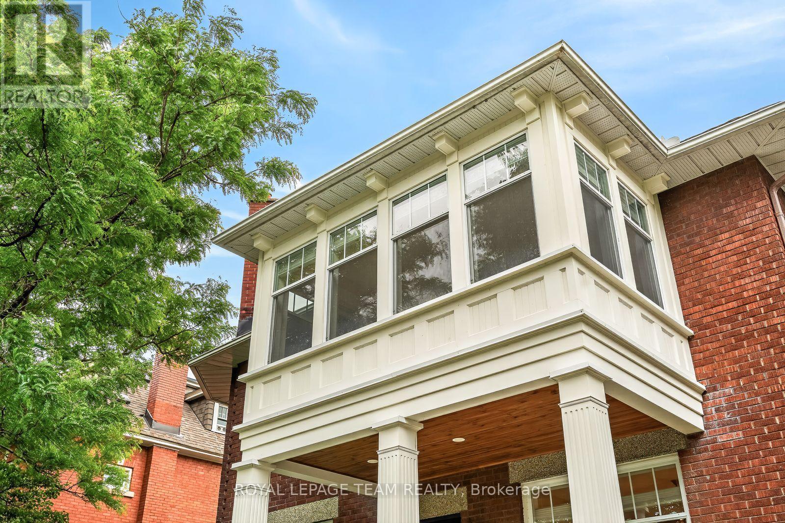 318 CLEMOW AVENUE - 34